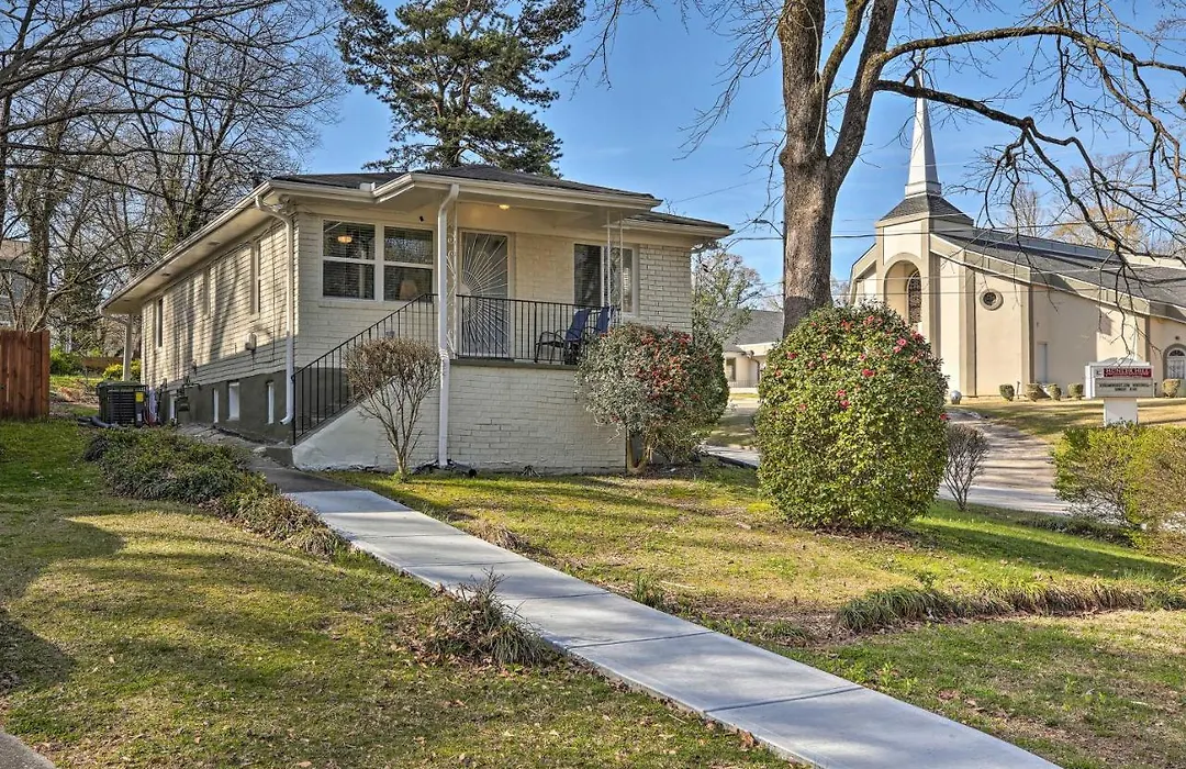 Charming Atlanta Home Less Than 3 Mi To Georgia Aquarium!-1