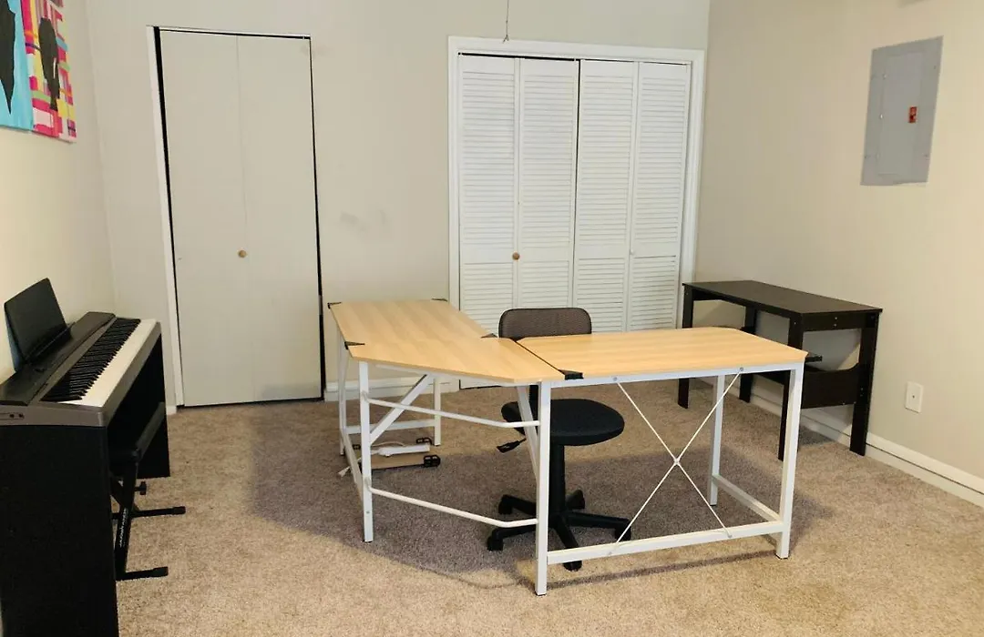Cozy - Home Away From Home With Free Parking-1