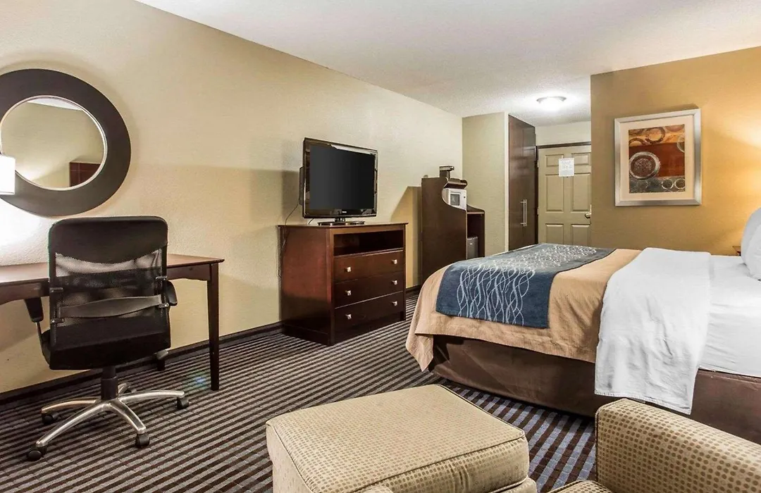 Comfort Inn & Suites Ballpark Area-1