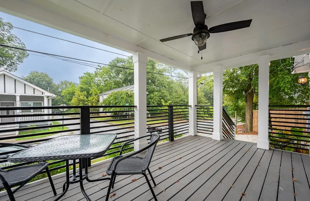 Cushy & Minimalist Home Near Mercedes Benz Stadium-1