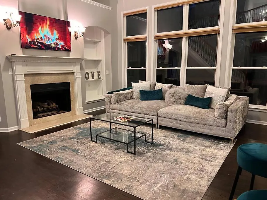 Beautiful And Spacious 5 Bedroom-1