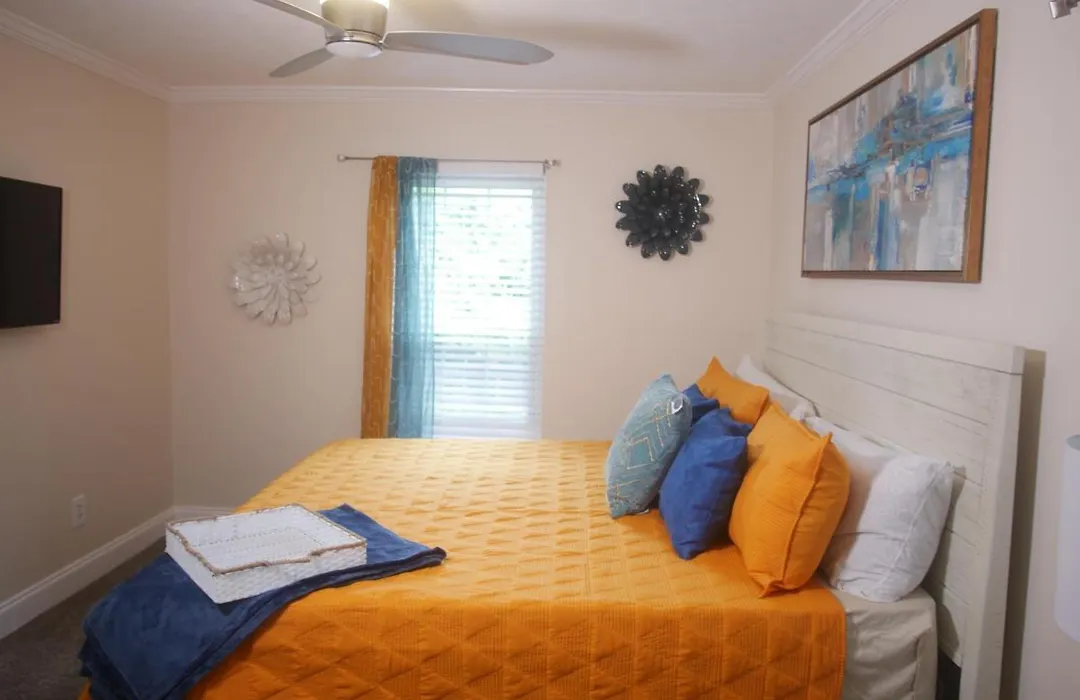Cozy Condo Near Buckhead-1