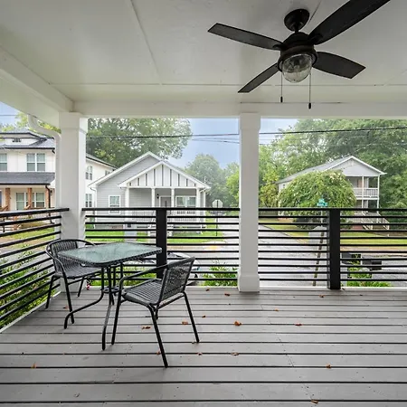 Cushy & Minimalist Home Near Mercedes Benz Stadium-2