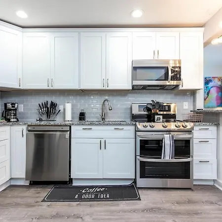 West End Bungalow Perfect To Work, Play, & Escape-2