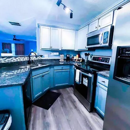 New! Casa Eleven22 Just Minutes From Airport-3