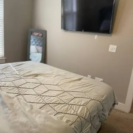 Buckhead Apartment W/ Free Parking-3