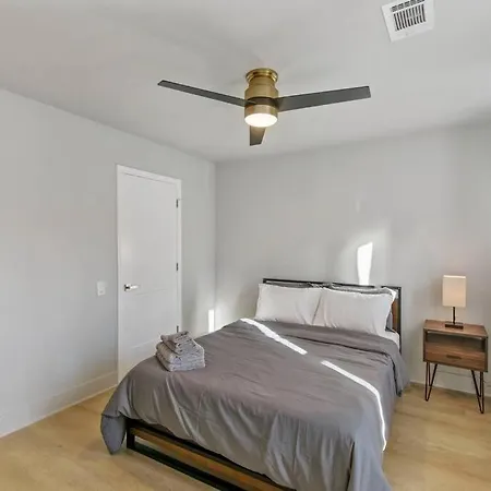 Modern Designer 3 Bedroom Townhouse In Midtown-3