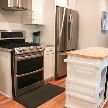 3Br Lovely Furnished Westside Home With Amenities-3