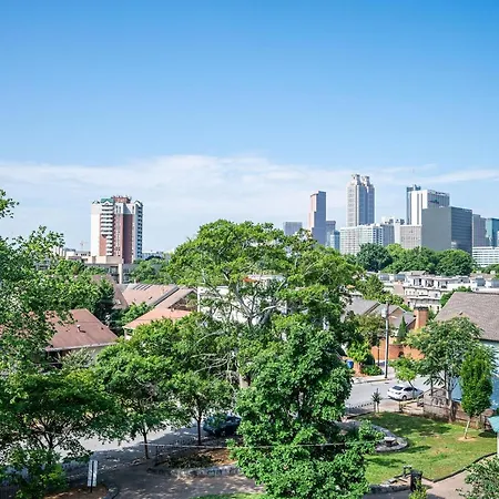 New King Bed City View Gated Balcony 456Pkwy11-3