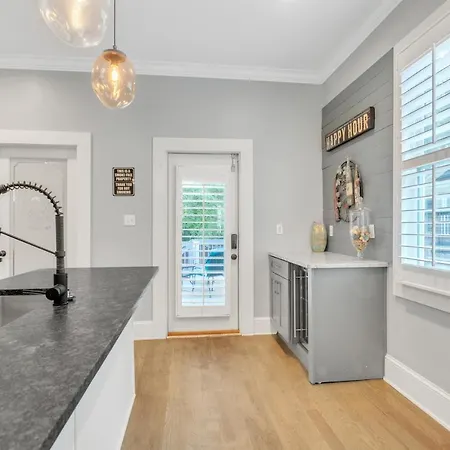 Modern Atlanta Getaway - Close To Downtown! Bungalow-3
