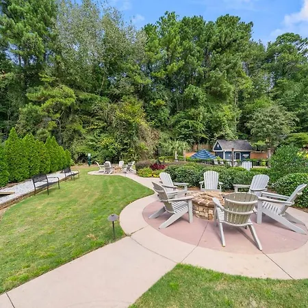 Modern Sapphire Sanctuary Near Braves Stadium-3